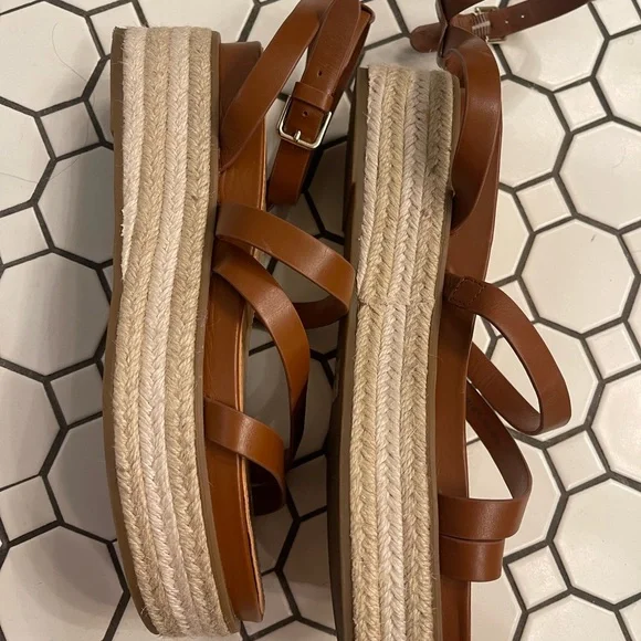 Vince Camuto platform wedges ankle wrap - Picture 9 of 9